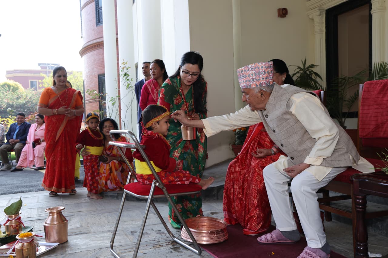 राष्ट्रपति पौडेलद्वारा बडादशैंमा नवकन्याको पूजाअर्चना